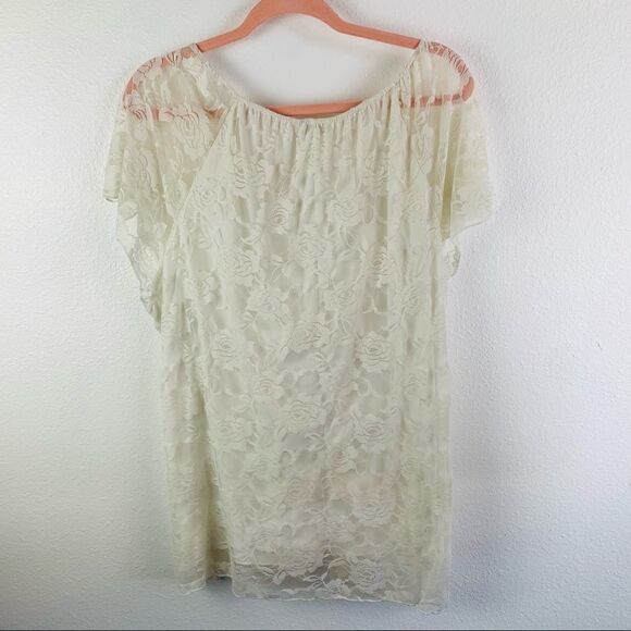 Creative Design Lace Blouse - Picture 3 of 3